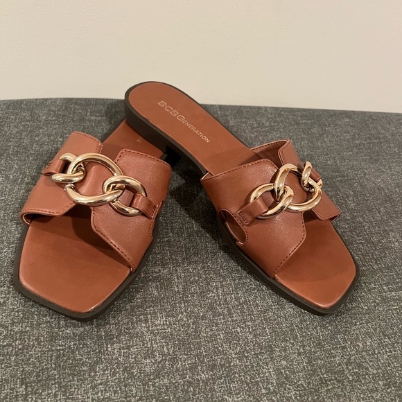 BCBGeneration Brown Leather sandals with Chain Detail/size 6 - Picture 5 of 11